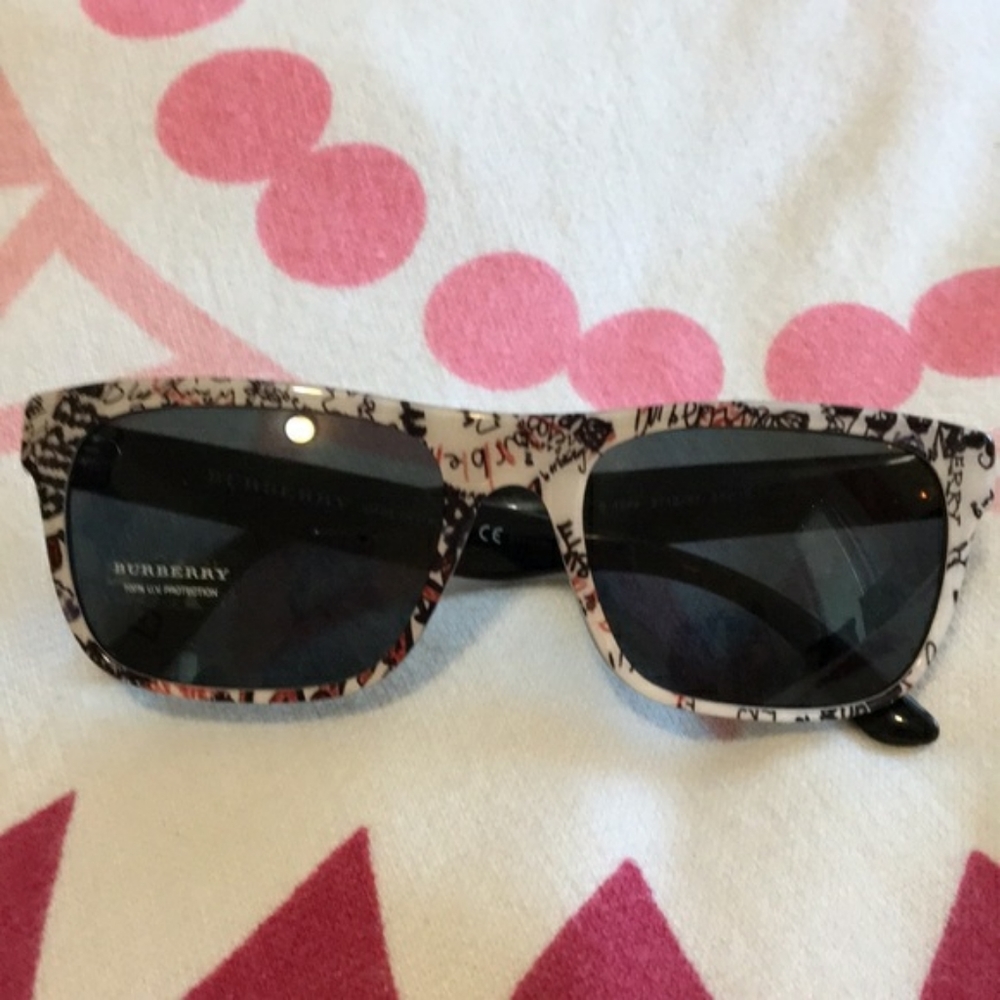 Burberry sunglasses. NEW. Stunning